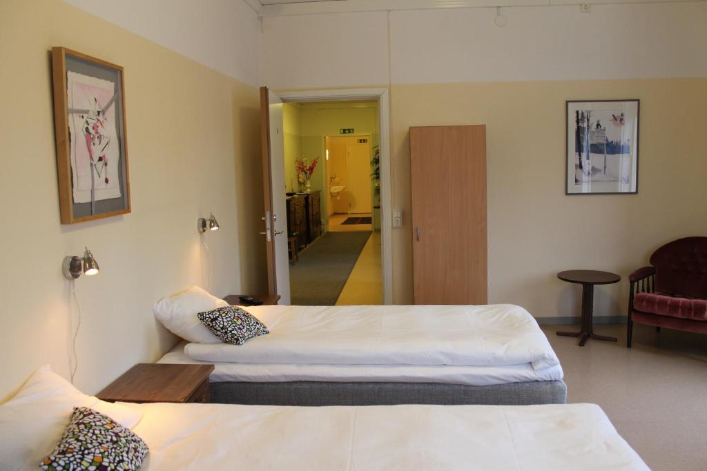 Stationshusets Hotell Och Cafe Köping Quarto foto