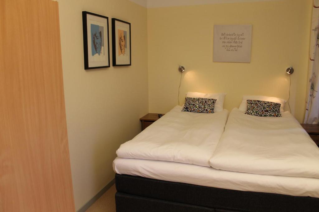 Stationshusets Hotell Och Cafe Köping Quarto foto